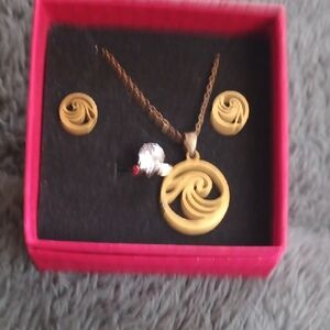 Elegant Gold Swirl Jewelry Set